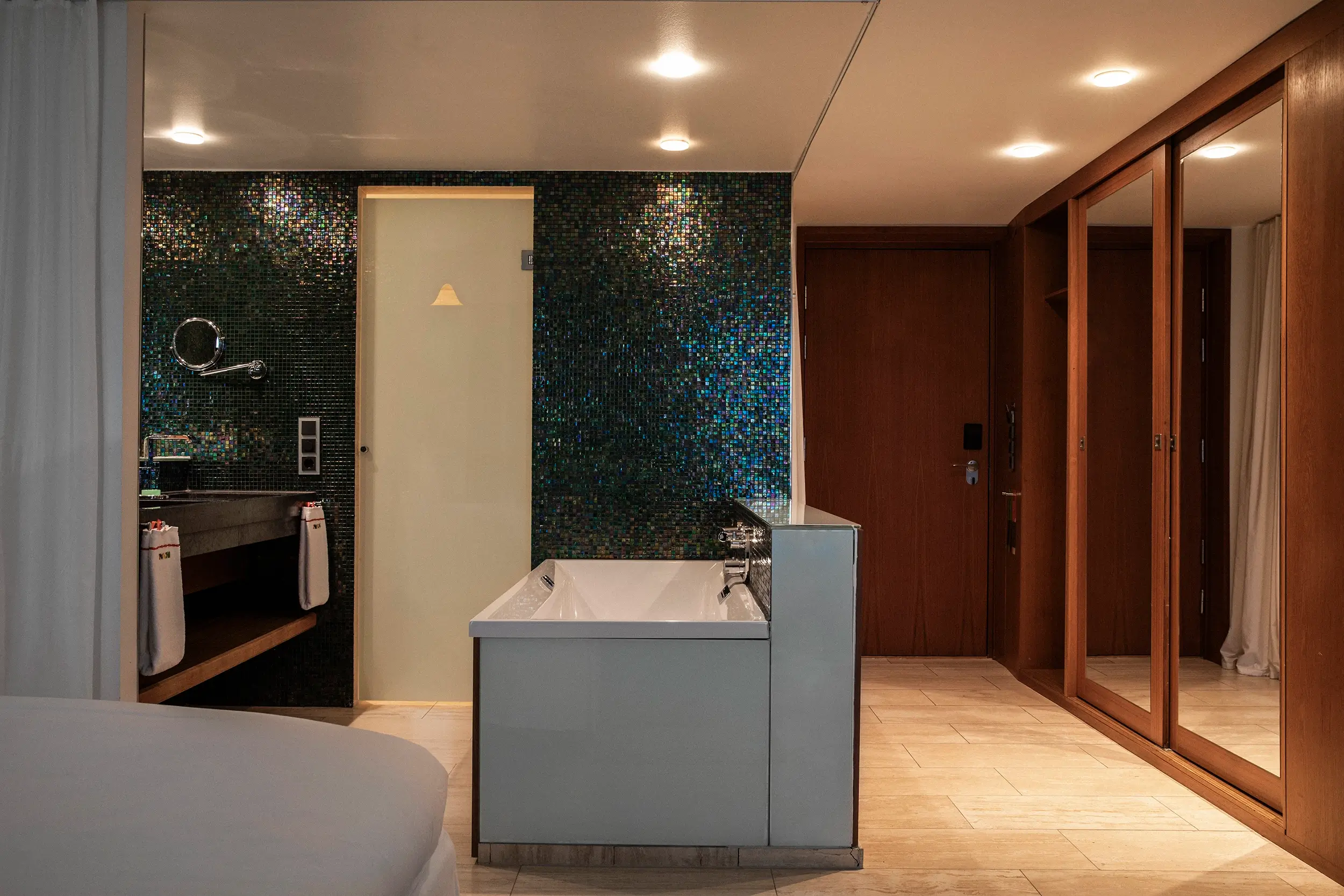 Superior & Open bath