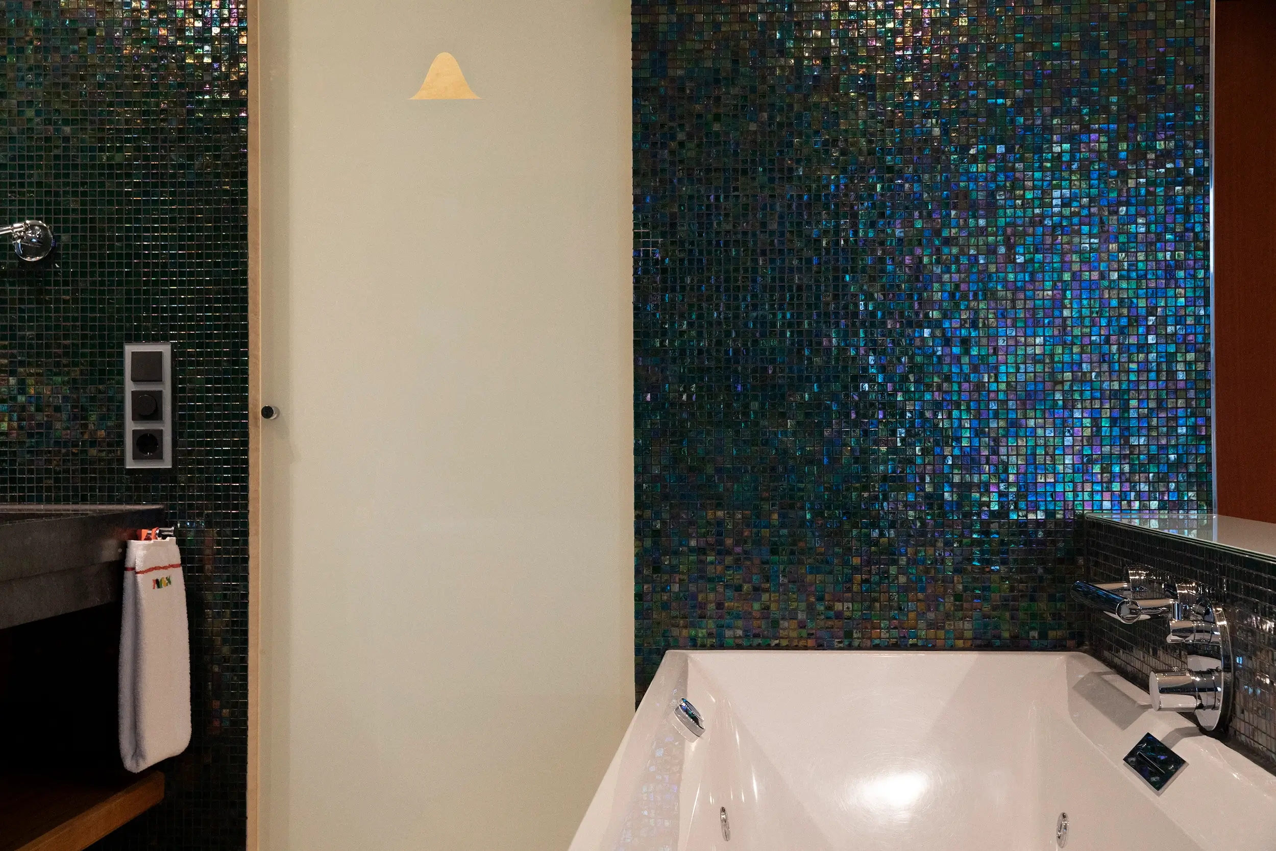 Superior & Open bath