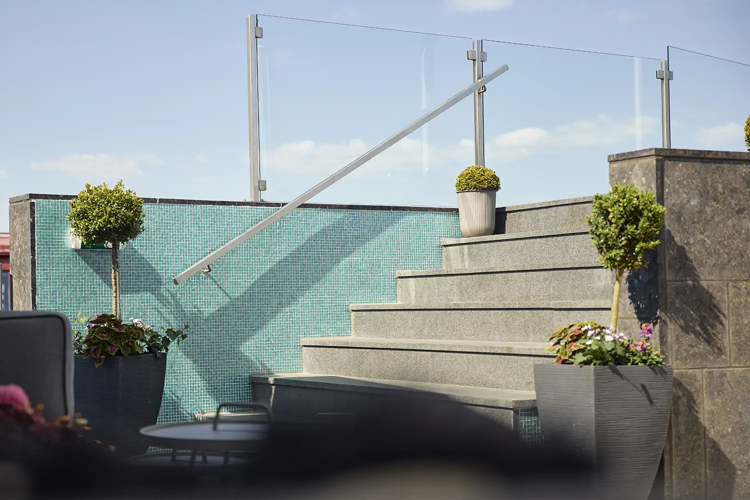 Upplev vår takpool på takterassen på Avalon hotel